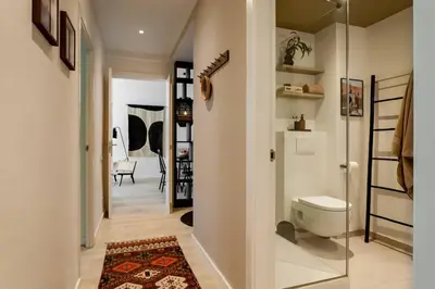 a room with a desk and a chair at Rissani - 2 bedrooms in Sant Gervasi in Barcelona