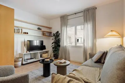 a hallway with a door leading to a bathroom at Medes - 2 bedrooms in Sant Gervasi in Barcelona