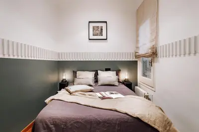 a desk in a room with a lamp and a window at Munia - 3 bedrooms and office in Sant Gervasi in Barcelona