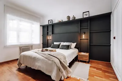 a bedroom with a large bed in a room at Munia - 3 bedrooms and office in Sant Gervasi in Barcelona