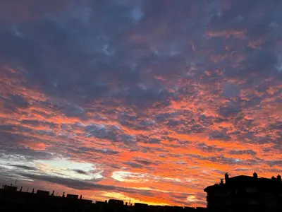 a sunset with a lot of clouds in the sky at Alojamiento,Les corts in Barcelona