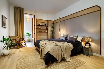 a bedroom with a large bed in a room at Padar - 2 bedrooms in Eixample Dreta in Barcelona