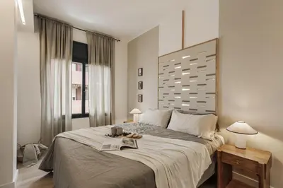 a dining room with a table and chairs at Huila - 2 bedrooms and balcony in Les Corts in Barcelona