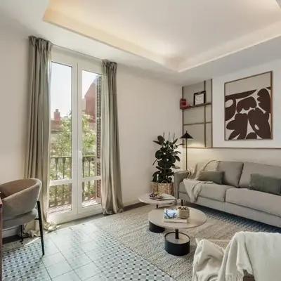 Alaju - 3 bedrooms and balcony in Les Corts