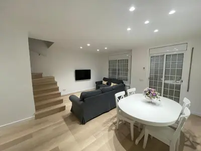 a living room with a table and a couch at Habitación Winahost Sant Cugat in Sant Cugat del Vallès