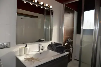 a bathroom with a sink and a mirror at Barcelona Badalona tu refugio playa y metro in Badalona