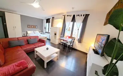 a living room with a couch and a table at Barcelona Badalona tu refugio playa y metro in Badalona