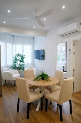 a dining room with a table and chairs at Apartamentos Valentin in Barcelona