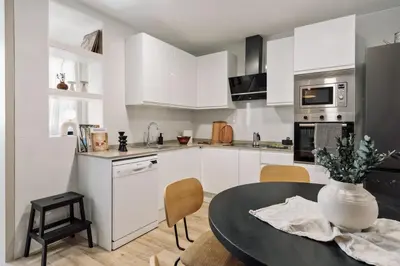 a kitchen and dining room with a table and chairs at Tulum - 3 bedrooms and balcony in Gràcia in Barcelona
