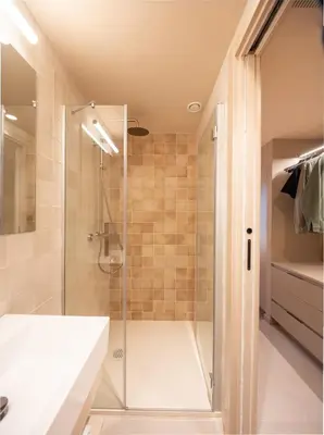 a bathroom with a shower with a glass door at Casa Badajoz in Barcelona