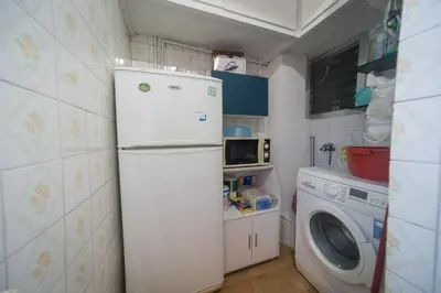 a small kitchen with a refrigerator and a washing machine at Comodo y luminoso en Cornella -Barcelona- in Cornellà de Llobregat