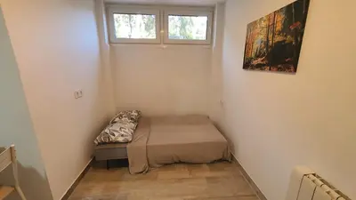 a small room with a bed and a window at Vallgorguina Uno in Vallgorguina