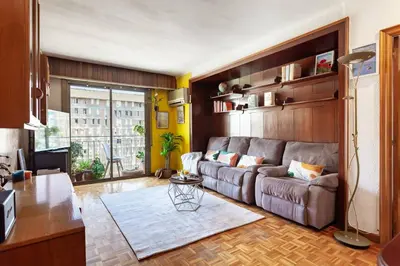 a living room with a couch and a table at Apartamento Moderno con Balcón Meridiana Barcelona in Barcelona