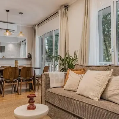 NEW Refurbished Modern Apartment