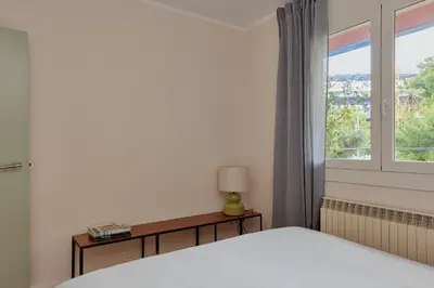 a bedroom with a bed and a window at Casa Cosi - Camp Nou in Barcelona