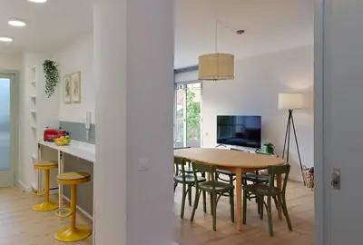 a kitchen and dining room with a table and chairs at Casa Cosi - Camp Nou in Barcelona
