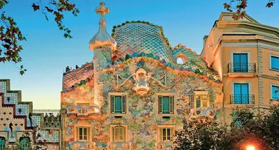 a building with a painting on the side of it at Apartment Park&Beach Deluxe in Barcelona