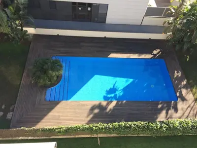 an overhead view of a swimming pool in a yard at Ático con vistas al mar, solarium privado y piscina in Sitges