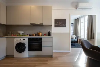 a kitchen with a washer and a dishwasher at En Ville Boutique Apartments Calabria in Barcelona