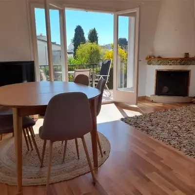 Quiet cozy apartment near beach