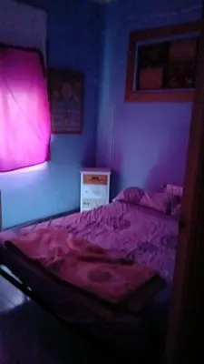a bedroom with a bed with a pink light at Habitación azul con cama doble disponible en Barcelona in Barcelona