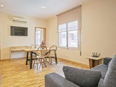 a living room with a table and chairs at Winahost Sabadell Buxeda in Sabadell
