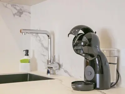 a mixer sitting on a counter next to a sink at Winahost Sabadell Buxeda in Sabadell