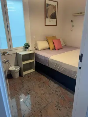 a bedroom with two beds and a window at Una estancia temporal en un sitio ideal y céntrico de Barcelona in Barcelona