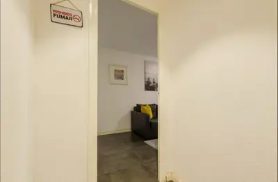 a bedroom with a black and white bed and a dresser at Apartamento de 3 habitaciones en Barcelona F2 in Hospitalet de Llobregat