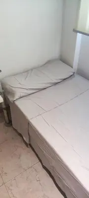 a bed sitting in a room with a white wall at Habitación en piso compartido in Terrassa