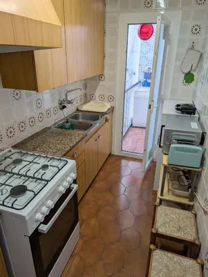 a kitchen with a stove and a sink at Apartamento Barcelona in Hospitalet de Llobregat