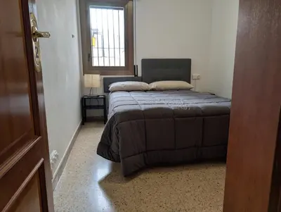 a bedroom with a bed and a window at Apartamento Barcelona in Hospitalet de Llobregat