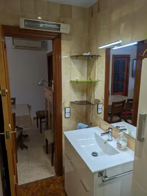 a bathroom with a sink and a mirror at Apartamento Barcelona in Hospitalet de Llobregat