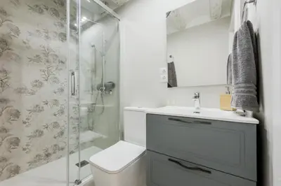 a bathroom with a toilet and a sink and a shower at Acogedor y céntrico Estudio 1 in Barcelona