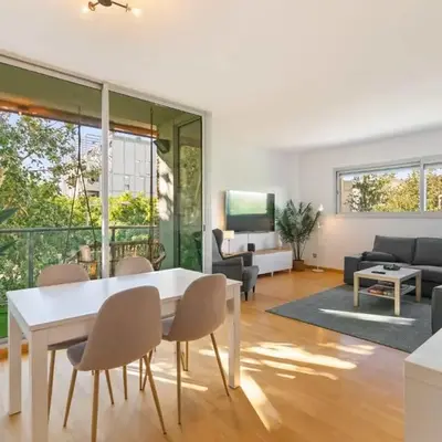 Modern Spacious 3-Bedroom Apt with Pool near Beach