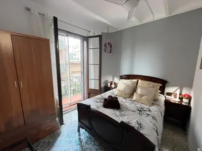 a bedroom with a bed with a teddy bear on it at Apartamento Fira Barcelona, 20' Barcelona centro, 4 hab - 8 pers in Hospitalet de Llobregat