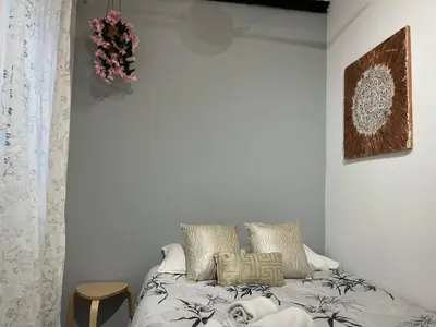 a bedroom with a bed with pillows on it at Apartamento Fira Barcelona, 20' Barcelona centro, 4 hab - 8 pers in Hospitalet de Llobregat