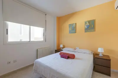 a bedroom with a white bed and a window at Fantástica casa en alquiler con piscina en Vilanova i la Geltrú in Vilanova i la Geltrú
