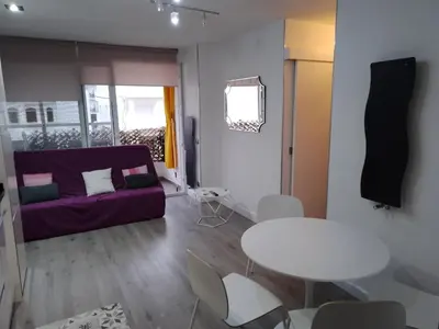 a living room with a purple couch and a table at Sitges Oasis in Sitges