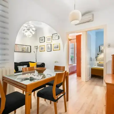 Whisper-Quiet 2BR Near Sagrada