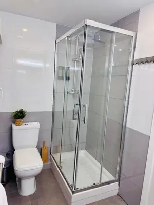a shower stall in a bathroom with a toilet at Apartamento Lauda 2 in Hospitalet de Llobregat