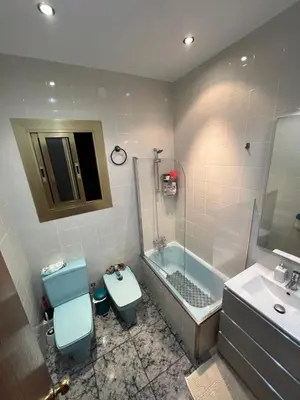 a bathroom with a toilet and a tub and a sink at HABITACIÓN barcelona in Barcelona
