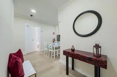 a living room with a table and a mirror at Habitación 6 con baño junto a Las Ramblas in Barcelona