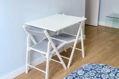 a white desk with a chair under it at Habitación 6 con baño junto a Las Ramblas in Barcelona