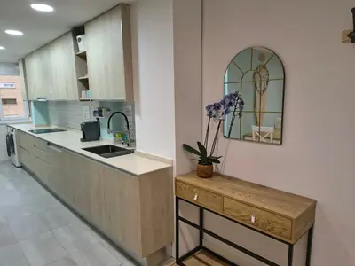 a kitchen with a counter with a sink and a window at Fira Gran Via & Aeropuerto Barcelona Mi Colibrí in Hospitalet de Llobregat