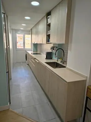 a kitchen with wooden cabinets and a sink at Fira Gran Via & Aeropuerto Barcelona Mi Colibrí in Hospitalet de Llobregat