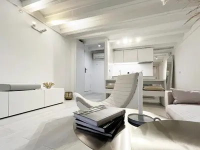 a living room with a couch and a table at Key White in Barcelona