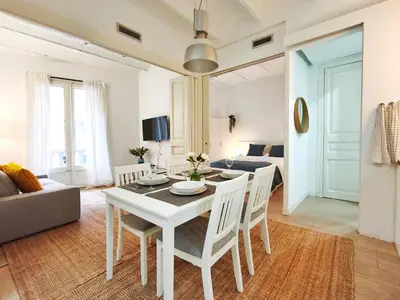 a living room with a white table and chairs at Apartamento turístico Muntaner Bonanova Sarrià in Barcelona