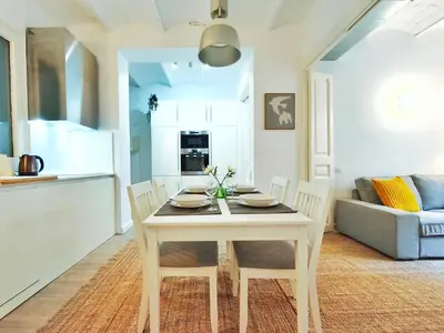 a dining room with a white table and chairs at Apartamento turístico Muntaner Bonanova Sarrià in Barcelona