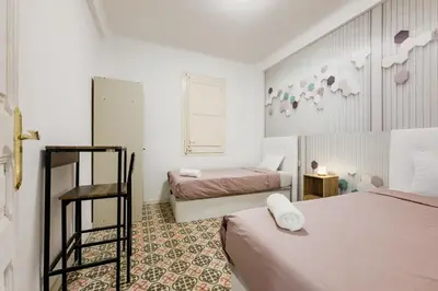 a bedroom with a bed and a window at Apartamento de 3 habitaciones en Barcelona in Hospitalet de Llobregat